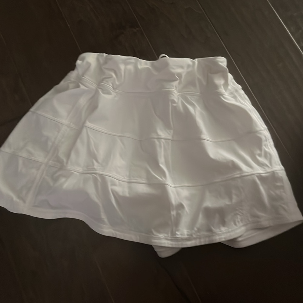 Lululemon Pace Rival Skirt White Size 6, some wear, priced accordingly.